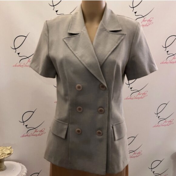 City Triangles. Jr Size 7. Light Gray. Short Sleeve. Double Breasted. B82 - Picture 1 of 6